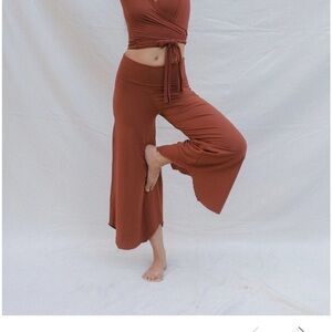 Indigo Luna- Layla Flares Spice -M NWT